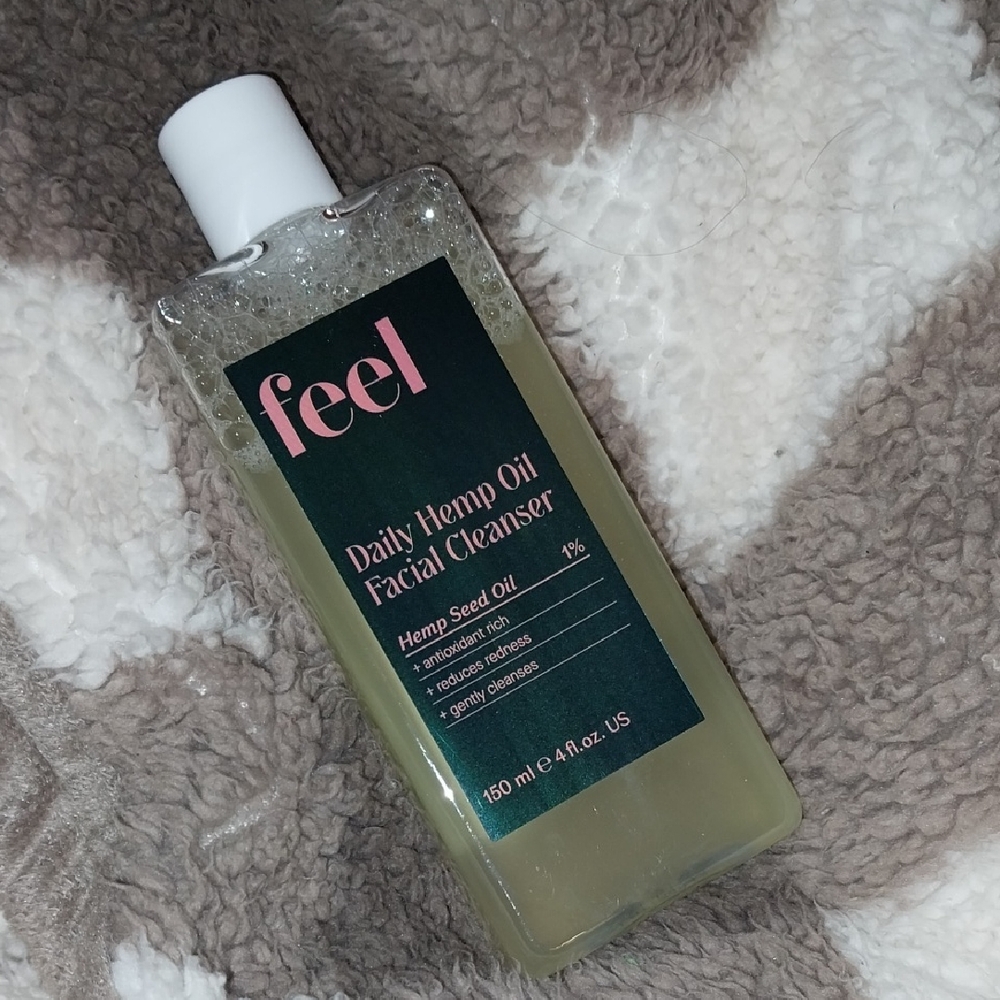 FEEL BEAUTYHemp Oil Facial Cleanser
